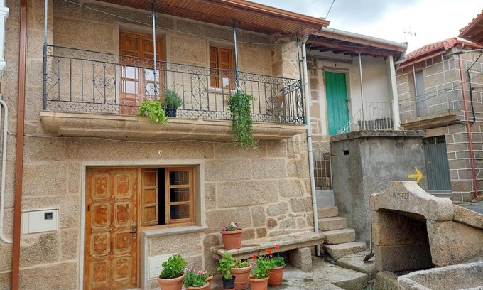 Vilar de Barrio House | fountain house