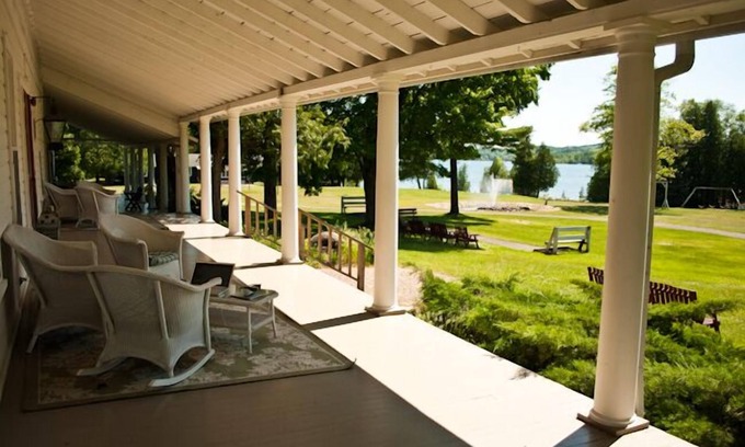 Lake Leelanau Resort | Fountain Point - Honeymoon Cottage