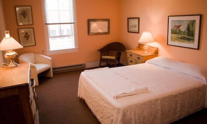 Lake Leelanau Resort | Fountain Point - Hotel Room 18