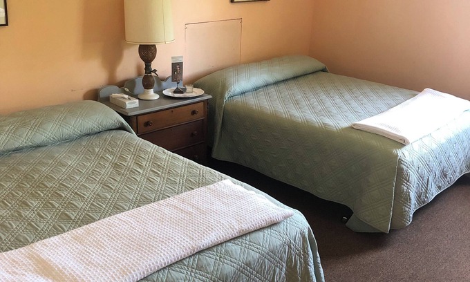 Lake Leelanau Resort | Fountain Point - Hotel Room 14