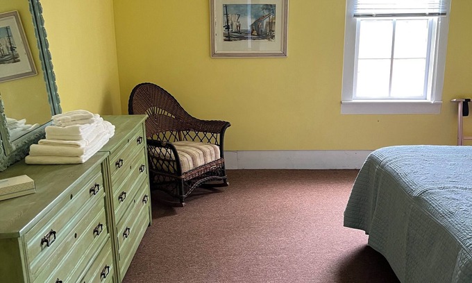 Lake Leelanau Resort | Fountain Point - Hotel Room 17