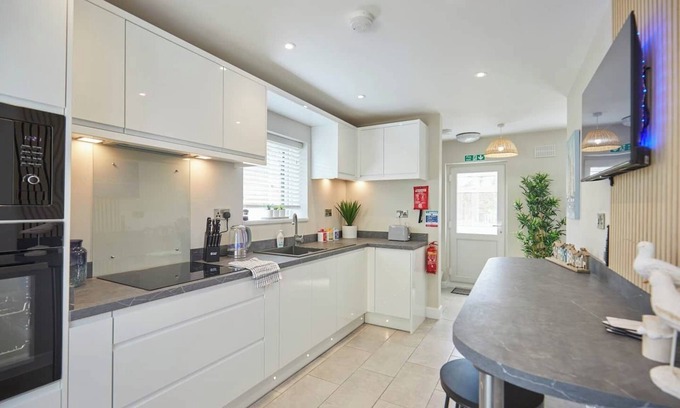 Norwich House | "Fountains Rest" – Spacious 4-Bedroom Home with Free WiFi, Ideal for Work Stays