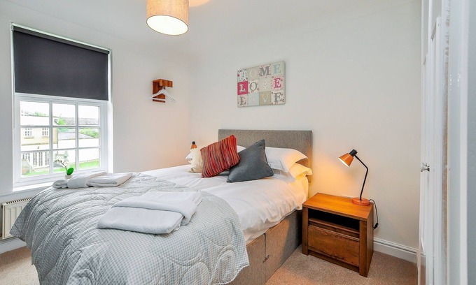 York Apartment | Fountains View 2 bedroom Apartment