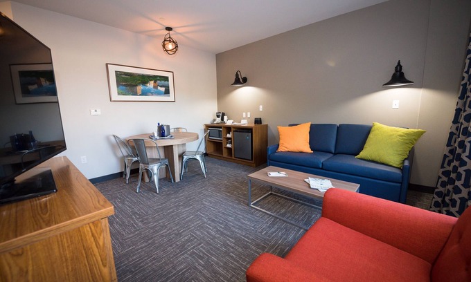 Circleville Hotel | Four 2-bedroom Suites with 2 Queens and 1 King at The Kartrite Resort!