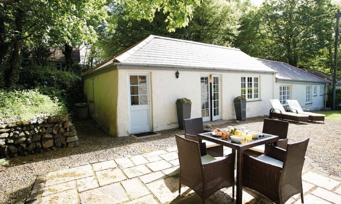 Helston House | Four and a half miles south of Helston, this delightful cottage is situated on a tranquil estate.
