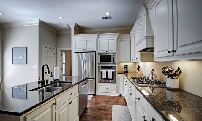 Tougaloo House | Four Bed Home Getaway with Media Room