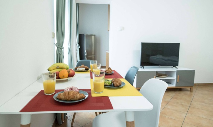 Prague 1 Apartment | Four bed studio apartment in ground floor with bathroom and kitchen