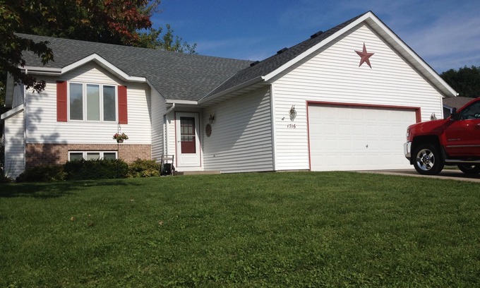 Owatonna House | Four Bedroom, 2 Bath On Quiet Cul-De-sac
