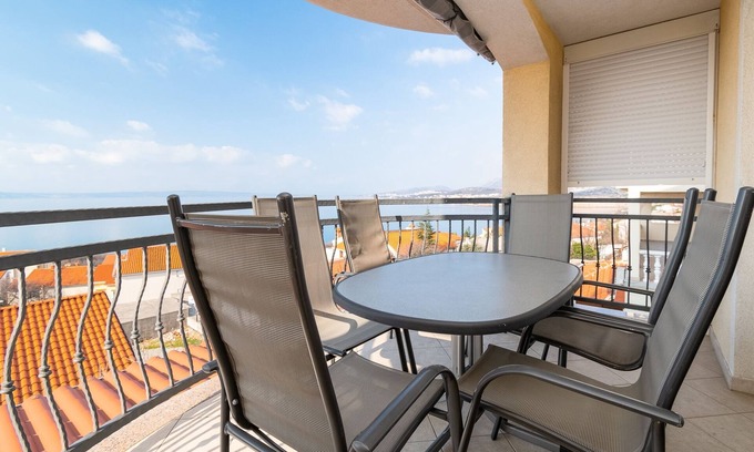 Klenovica Apartment | Four-bedroom apartment with terrace and sea view Klenovica, Novi Vinodolski (A-20556-a)
