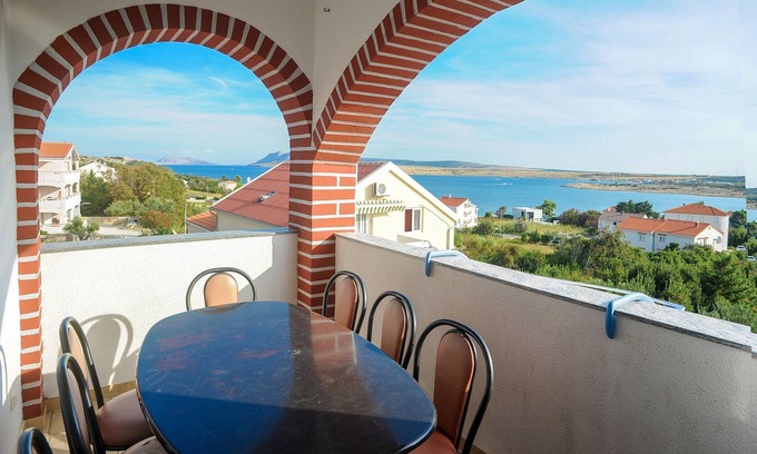 Caska Apartment | Four-bedroom apartment with terrace and sea view Caska, Pag (A-3085-d)