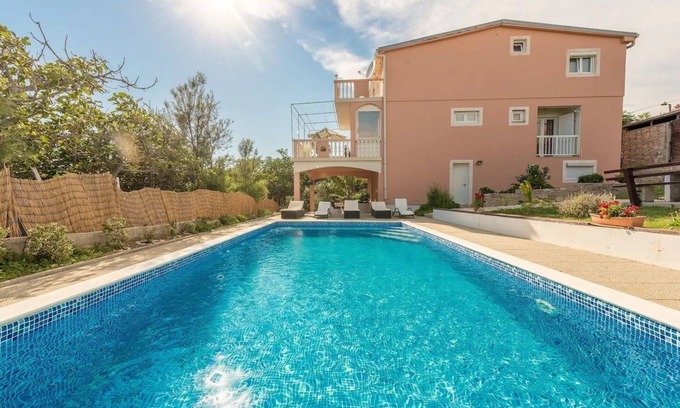Pag Apartment | Four-bedroom apartment with terrace Stara Vas, Pag (A-21031-a)