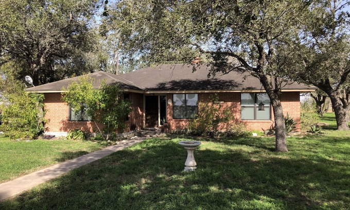 Kingsville House | Four bedroom country home that is Great for Family Reunions or a Quiet Retreat.