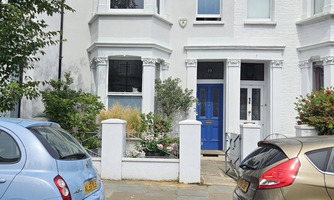 North Kensington House | Four bedroom family house with patio garden, near Portobello Road, NottingHill.