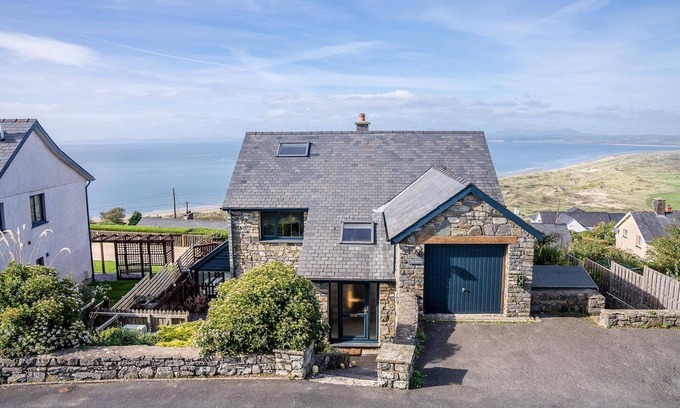 Harlech Cottage | Four Bedroom Holiday Home With Views Over Cardigan Bay | Ty-Mari