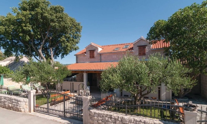 Dol House | Four Bedroom Holiday Home