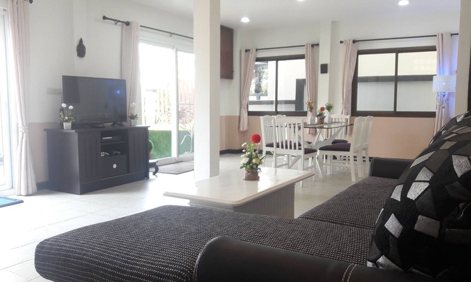 Choeng Mon House | FOUR BEDROOM HOUSE FISHERMAN'S VILLAGE BO PHUT BEACH *OUTSIDE JACUZZI * SLEEP 10