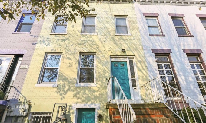 Washington House | Four Bedroom House Near Sports & Museums