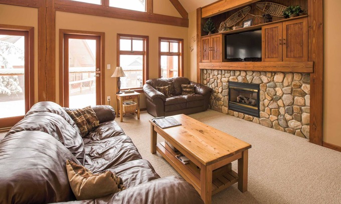 Rossland Cabin | Four Bedroom | Sleeps 7-9 | White Wolf Cabins