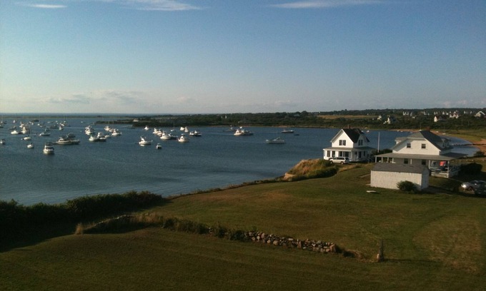 New Shoreham House | Four bedroom summer cottage on New Harbor