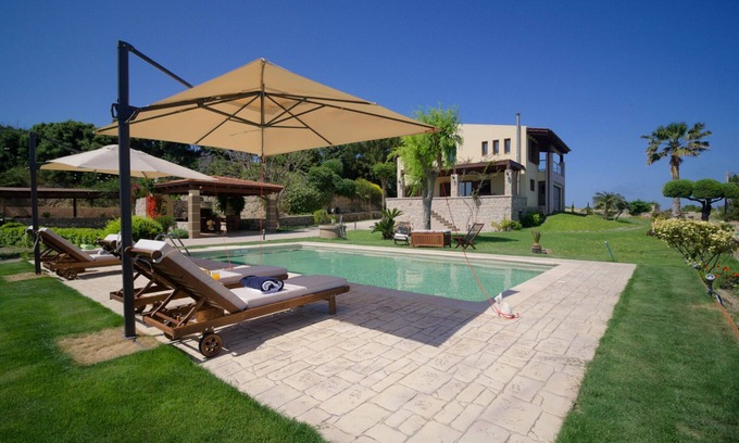 Asklipiio Villa | Four-Bedroom Villa with a Pool, 400m from the Beach!