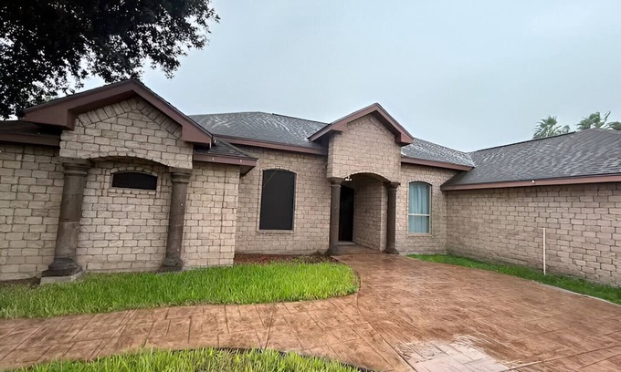 McAllen House | Four Bedrooms, Outdoor Kitchen, Minutes to Airport