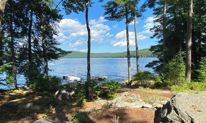 New Durham House | Four bedrooms, spacious contemporary waterfront home on Merrymeeting Lake.