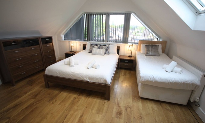 Ferndown House | Four Corners Holiday Home with Hot Tub & Sauna