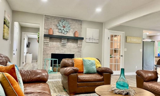 Greensboro Apartment | Four Farms · Spacious 3 bedroom home with vibrant outdoor
