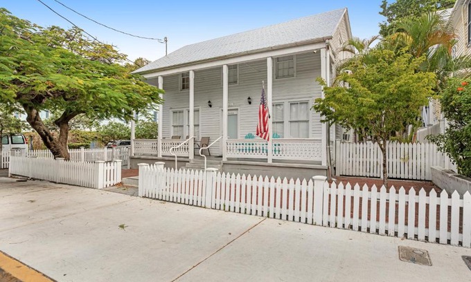 Key West Historic District Apartment | Four Flowers Guesthouse