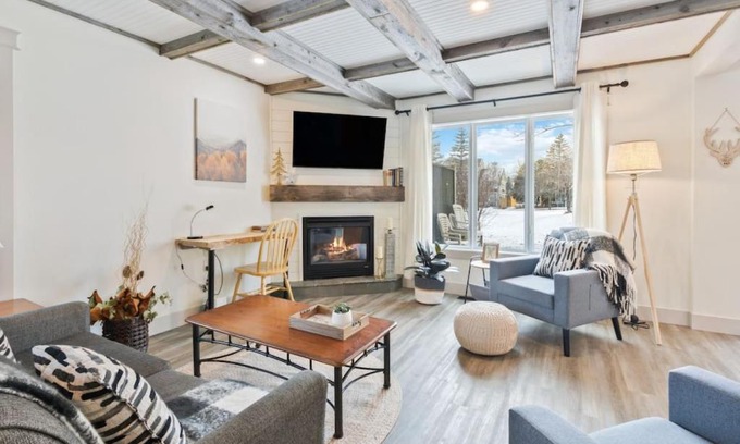 Collingwood Apartment | Four Peaks - Unit 40B