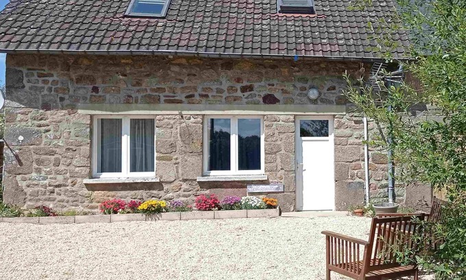 Mantilly Cottage | Four person cottage with heated/covered pool & private jacuzzi, 3 star rated