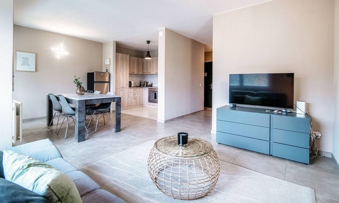 Paradiso Apartment | Four-room apartment next to LUdeS (Pazzallo 10)