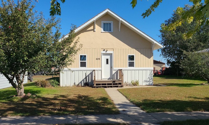 Pollock House | Four Season Inn .Peaceful Town Living.four bedrooms