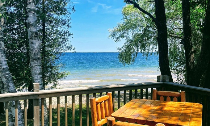 Alpena House | FOUR SEASON LAKE FRONT HOME - FAMILY HOLIDAYS
