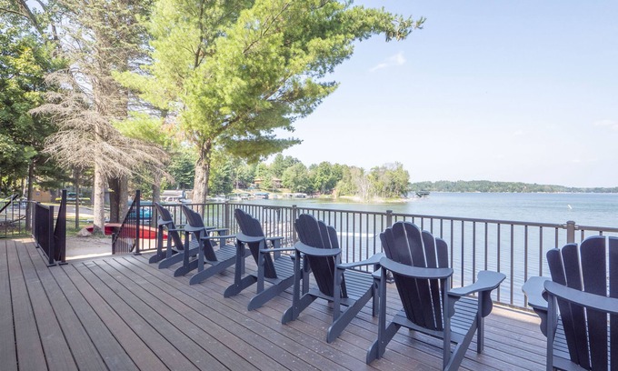 Pine River House | Four Season Lake House with Incredible Views and Lake Frontage/Sleeps 24