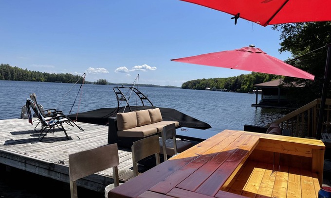 Seguin Cottage | Four Season Lake Joe Family Cottage