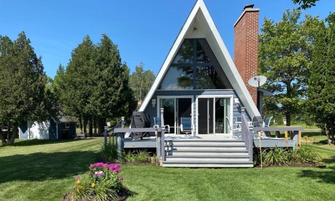 Petoskey House | Four-season lakefront charm in Northern Michigan