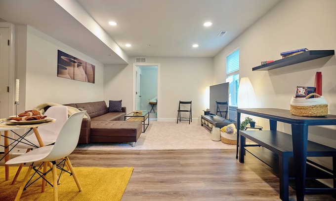 Ellicott City Apartment | Four Seasons Apartment in charming Elkridge