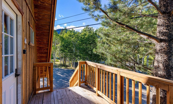 June Lake Cabin | Four Seasons Cabin 4