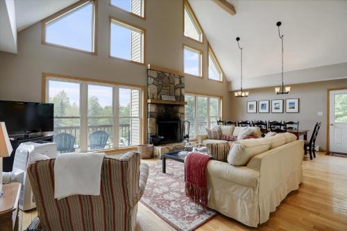 Waterbury Center House | Four Seasons Chalet