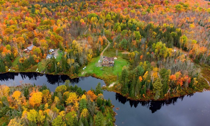 Dunchurch Cottage | Four seasons cottage escape. Beautiful place of privacy and wilderness.