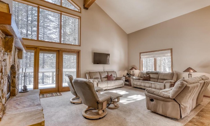 Serene Lakes House | Four Seasons Lakeside