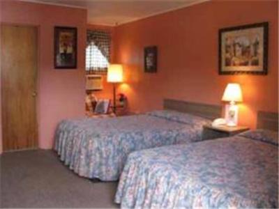 Catskill Hotel | Four Seasons Motel