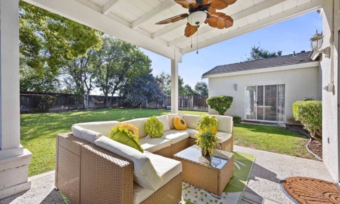 Greenacres House | Four Seasons Retreat on Windsor Park Dr
