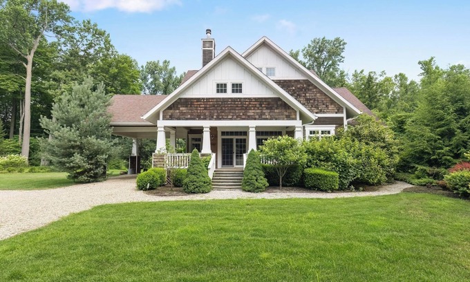 Lakeside House | Four Seasons Retreat