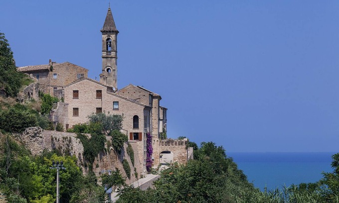 Cupra Marittima Villa | Four-story villa with sea views, located in the historisc