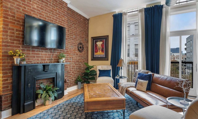 West Main Historic District Apartment | Fourth St. Suite - Garage - Kitchen