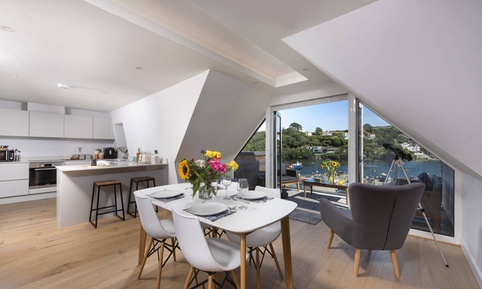 Fowey Apartment | Fowey Penthouse - a beautiful penthouse apartment with fantastic river views of the harbour town of