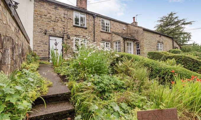Macclesfield Cottage | FOX BANK COTTAGE, pet friendly, with open fire in Bollington