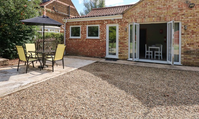 King's Lynn Cottage | FOX COTTAGE, family friendly, character holiday cottage in Roydon